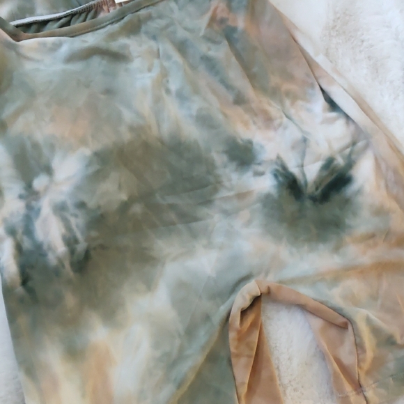 🆕 Tie Dye Bodysuit - Picture 2 of 5
